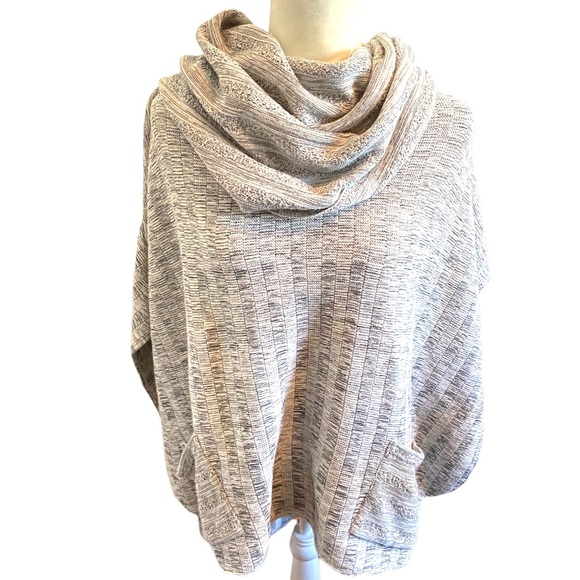 Margaret Winters Sweaters - Margaret Winters Grey Knitted Poncho Sweater in Excellent Condition- One Size